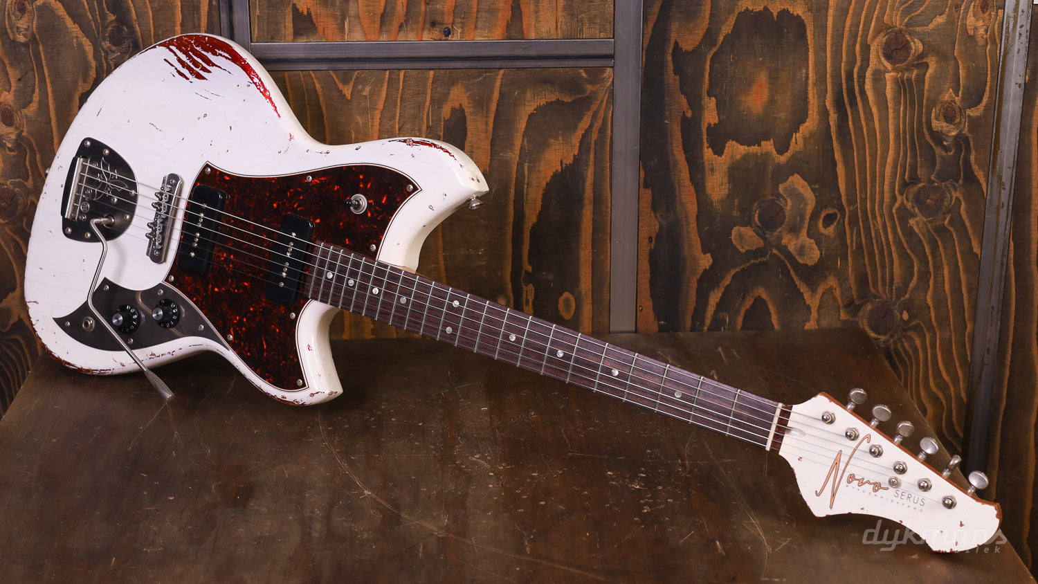 Novo Guitars – Dijkmans Guitars
