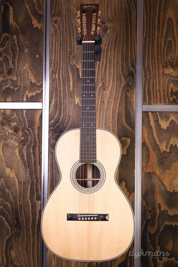 Martin O12-28 Modern Deluxe PRE-OWNED!