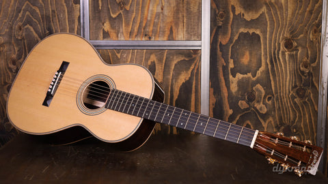 Martin O12-28 Modern Deluxe PRE-OWNED!