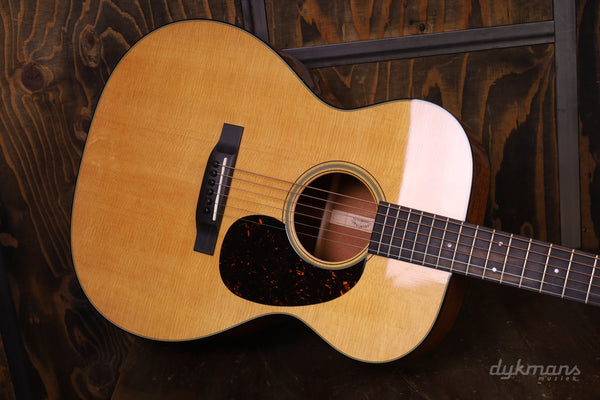 Martin 000-18