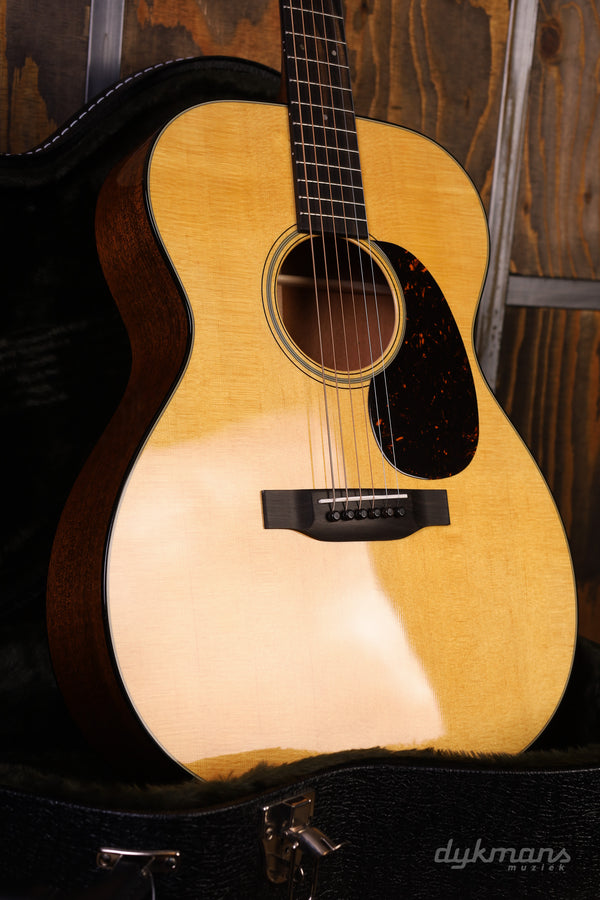 Martin 000-18