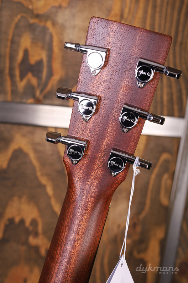 Martin 000-10E Road Series