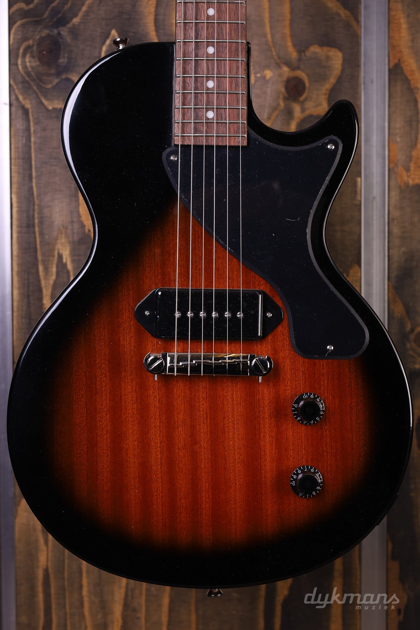 epiphone les paul junior tobacco burst Musical Instruments Beautiful burnished look with round shapes makes for a beautiful guitar with that is comfortable to handle Gibson Les Paul Junior, Vintage