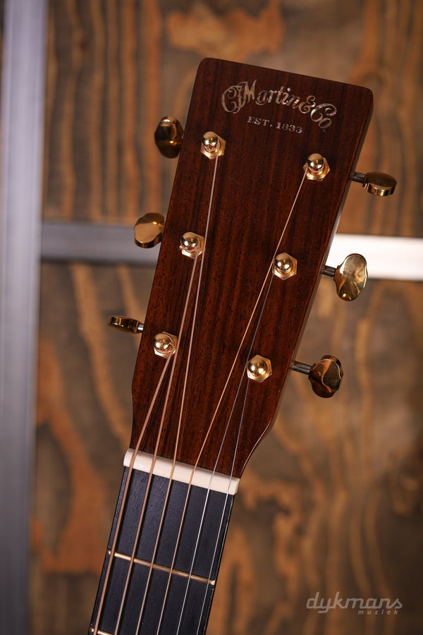 Martin D18 Modern Deluxe PRE-OWNED!