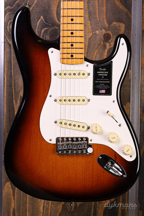 Fender American Vintage II '57 Stratocaster 2-Tone Sunburst