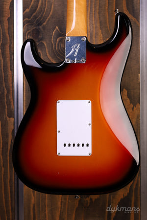 Fender Vintera III Late 60s Stratocaster 3 Tone Sunburst