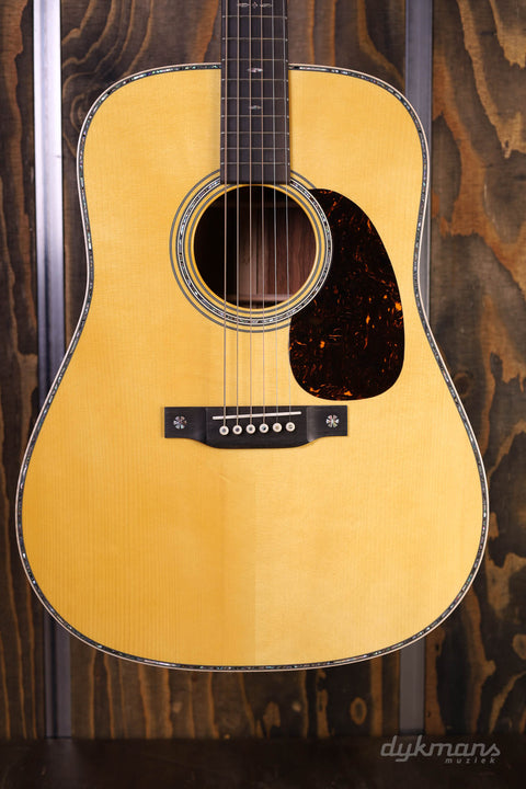 Martin Custom Shop D 14-Fret Guatemalan