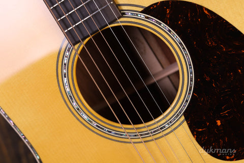 Martin Custom Shop D 14-Fret Guatemalan