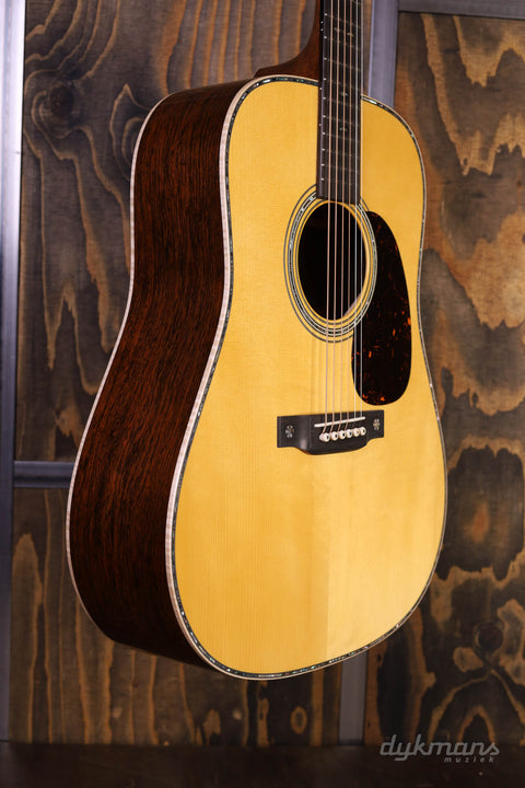 Martin Custom Shop D 14-Fret Guatemalan