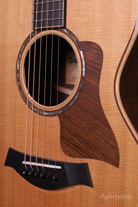 Taylor 812e + Free Taylor Strap!