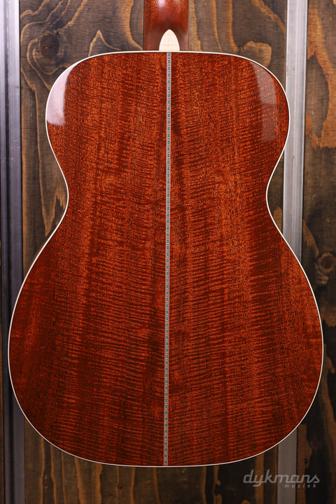 Martin Custom Shop 00-14 Flamed Mahogany