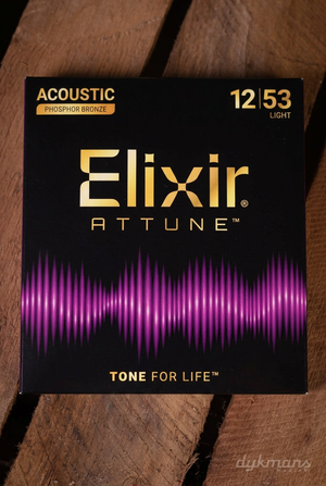 Elixir Attune Phosphor Bronze Light 12-53 snarenset op houten planken