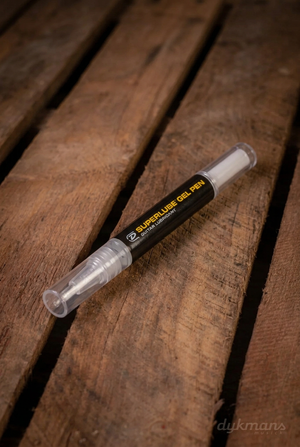 Dunlop 6567 System 65 Superlube Gel Pen op een warme houten ondergrond