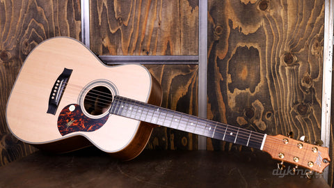 Maton EBG808 Artist