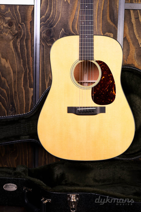 Martin D-18 Dreadnought