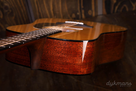 Martin D-18 Dreadnought