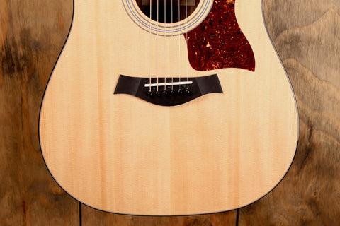 Taylor 210ce plus