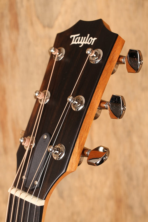 Taylor 210ce plus